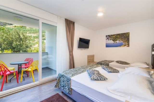 Holiday Resort ANTONIJA,OLIVA,TRITON - třílůžkový pokoj - typ 3(+0) B v budově OLIVA