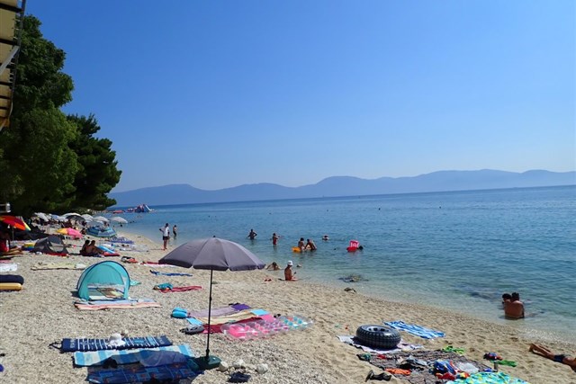 Hotel NEPTUN - Gradac, Chorvatsko - pláž