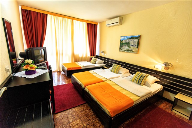 Hotel KORALI - Dotované pobyty 50+ - dvoulůžkový pokoj s možností přistýlky - typ 2(+1) B