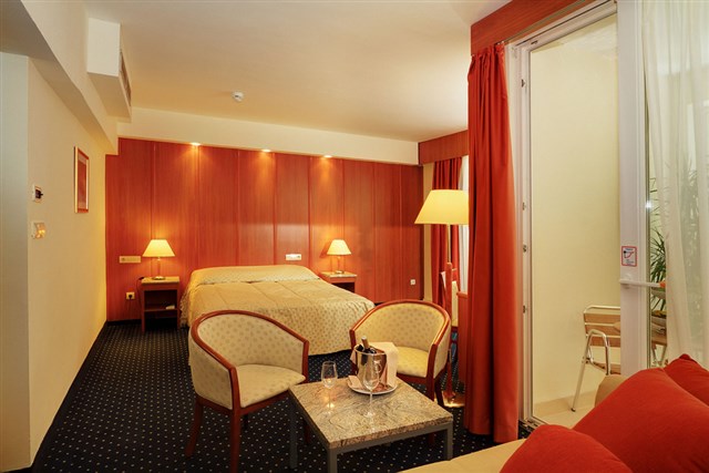 MARKO POLO Hotel by Aminess - dvoulůžkový pokoj s možností dvou přistýlek - typ 2(+2) Sup. Junior Suite