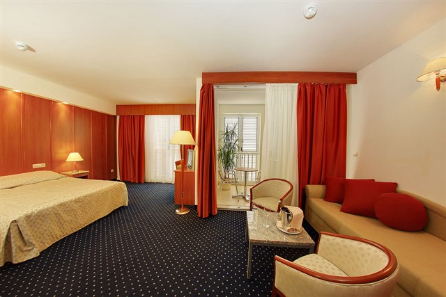 MARKO POLO Hotel by Aminess - dvoulůžkový pokoj s možností dvou přistýlek - typ 2(+2) Sup. Junior Suite