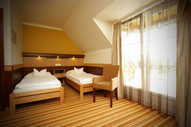Hotel XAVIN - dvoulůžkový pokoj s možností přistýlky - typ 2(+1)