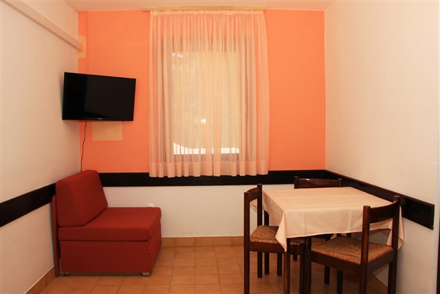 Apartmány JEZERA - LOVIŠĆA - dvoulůžkový pokoj s možností přistýlky - typ APT. A2+1