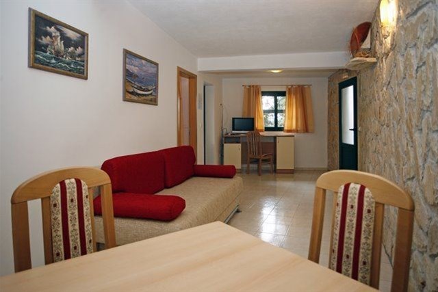 Resort HOLIDAY ADRIATIC - dvoulůžková ložnice a denní místnost - typ BUNGALOV 2+2