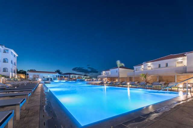 GALINI - bazén hotelu Azure resort