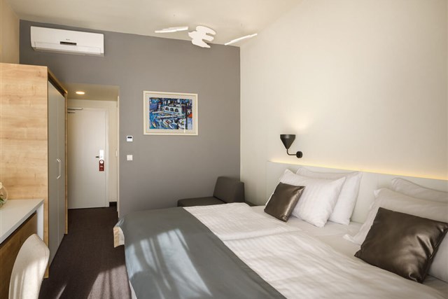 Hotel  REMISENS ALBATROS - dvoulůžkový pokoj s přímým výhlede na moře - typ 2(+1) BM-SW Premium