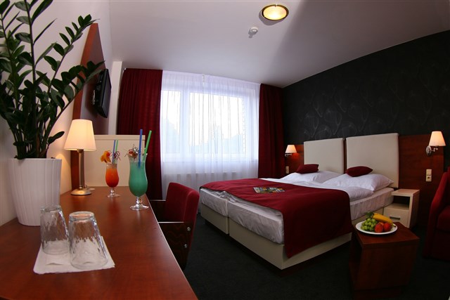 Hotel a depandance SRNÍ - dvoulůžkový pokoj s možností přistýlky - typ 2(+1) s balkónem hotel 4*