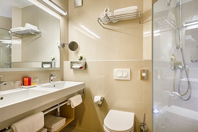 Hotel VALAMAR PARENTINO - ex. ZAGREB - dvoulůžkový pokoj s rozkládacím gaučem - typ 2(+2) B Family St.