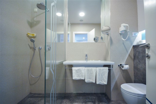 Hotel a depandance BRACERA - dvoulůžkový pokoj s možností přistýlky - typ 2(+1) BM