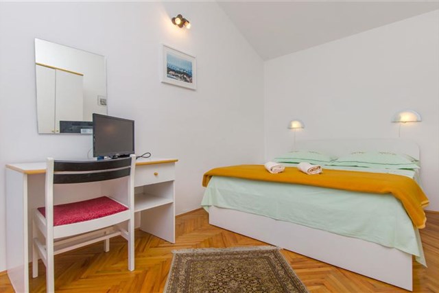 Apartmány NOVOKMET - jedna místnost s manželskou postelí a denní místnost - typ APT. 2(+1) druhé patro