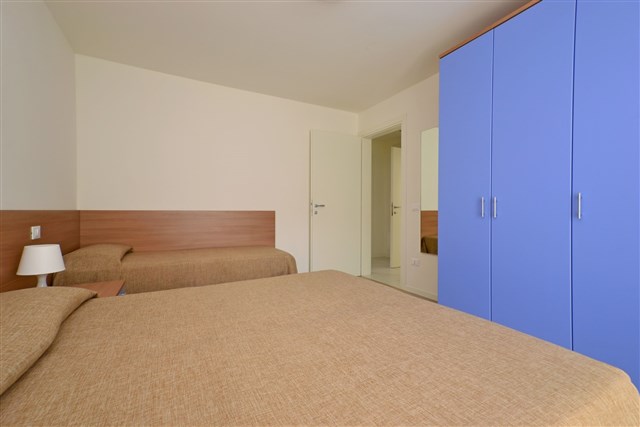 Rezidence BELLAROSA - jednopatrový apartmán - denní místnost, třílůžková ložnice a dvoulůžková ložnice - typ APT. 5+2 C7
