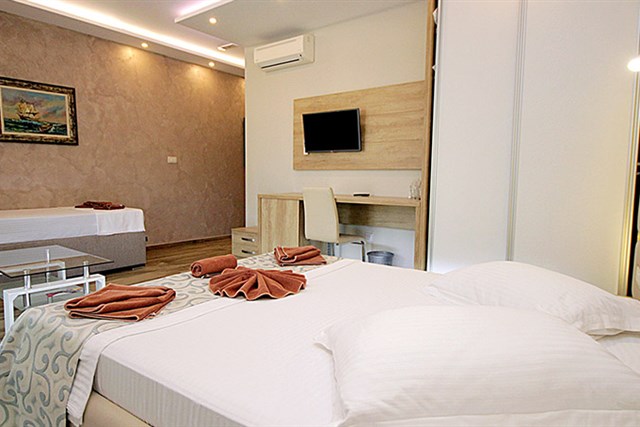 Hotel BUTUA RESIDENCE - třílůžkový pokoj - typ 3+0 Standard