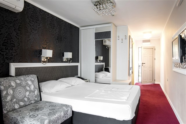 Hotel VILE OLIVA - dvoulůžkový pokoj s možností přistýlky - typ 2(+1) BM Su