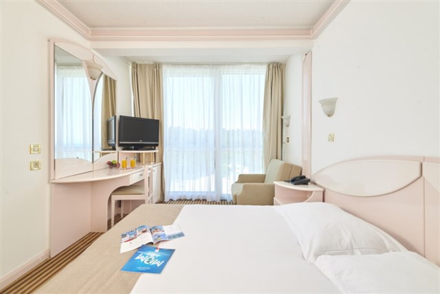 Hotel ZORNA  PLAVA LAGUNA - dvoulůžkový pokoj s možností přistýlky - typ 2(+1)