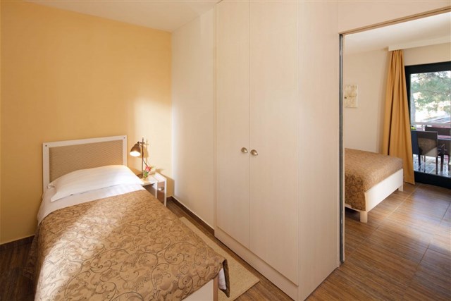 Apartmány AMFORA Plava Laguna - jedna dvoulůžková ložnice, jedna jednolůžková ložnice a denní místnost - typ Apt. 3+2