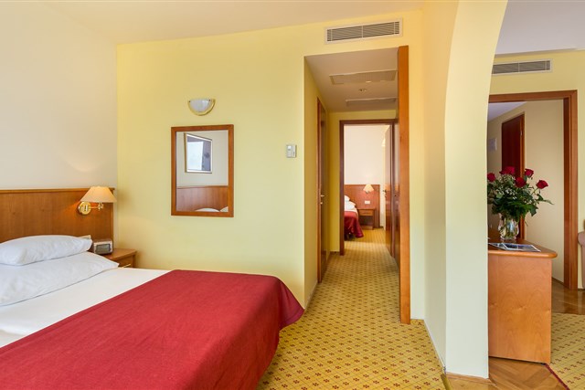 Hotel ZORA - dvě dvoulůžkové ložnice - typ 4(+0) PREMIER SUITE