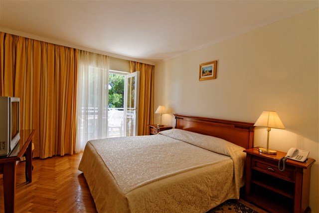 Hotel JADRAN - dvoulůžkový pokoj s možností přistýlky - typ 2(+1) BM Comfort - DEP.
