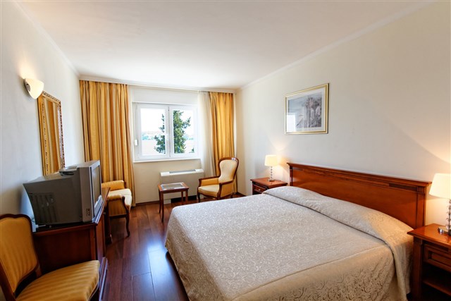Hotel JADRAN - dvoulůžkový pokoj s možností přistýlky - typ 2(+1) M Economy