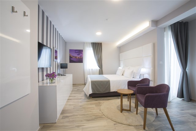 Hotel INTERMEZZO - dvoulůžkový pokoj s možností přistýlky - typ 2(+1) BM superior