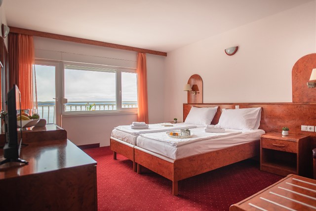 Hotel MEDITERAN - dvoulůžkový pokoj s možností přistýlky - typ 2(+1) BM