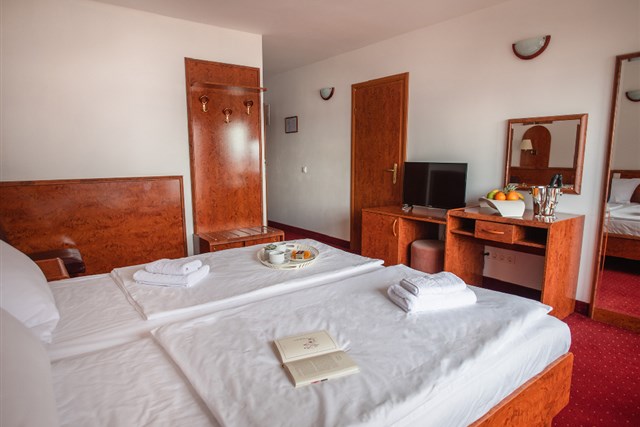 Hotel MEDITERAN - dvoulůžkový pokoj s možností přistýlky - typ 2(+1) BM
