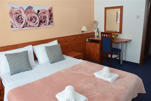 LIBERTY Hotel - dvoulůžkový pokoj s možností přistýlky - typ 2(+1) M-PREM