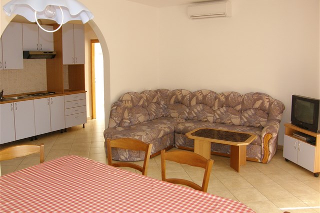 Vybrané apartmány BAŠKA - tři dvoulůžkové ložnice a denní místnost - typ APT. 6(+1)-AC