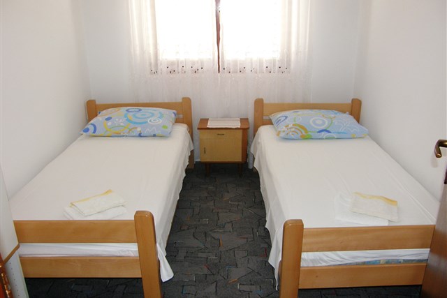 Vybrané apartmány BAŠKA - tři dvoulůžkové ložnice a denní místnost - typ APT. 6(+1)-AC