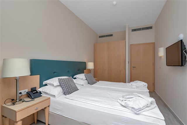 Aparthotel FLORA - dvoulůžková ložnice a denní místnost - typ APT. 2+2 B