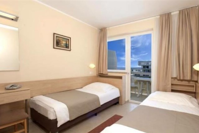 Hotel DELFIN PLAVA LAGUNA - dvoulůžkový pokoj s možností přistýlky - typ 2(+1) BM / 14 m2