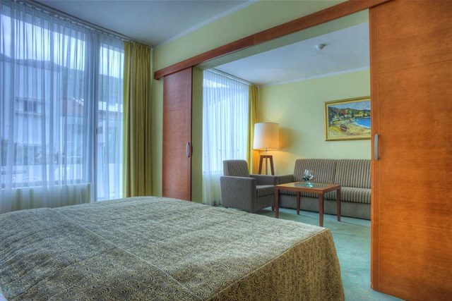 Hotel RIVIJERA - dvoulůžkový pokoj a denní místnost - typ 2(+2) FAMILY