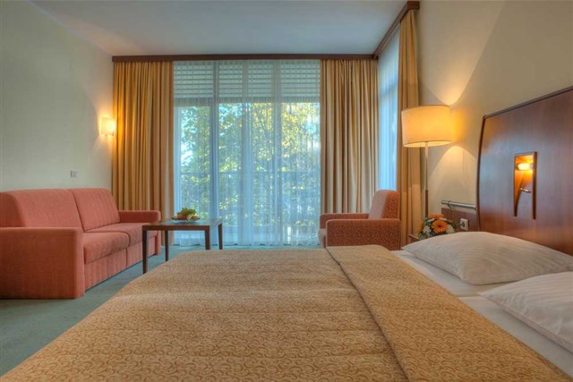 Hotel RIVIJERA - dvoulůžkový pokoj s možností dvou přistýlek - typ Suite 2+(2) JUNIOR