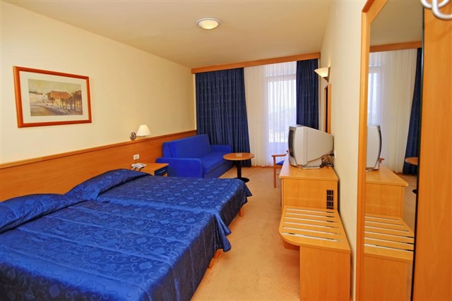 Hotel MEDENA - dvoulůžkový pokoj s možností přistýlky - typ 2(+2) BM 3*