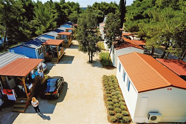 AMADRIA PARK Camping Šibenik - Villas Kornati - dvě dvoulůžkové ložnice a denní místnost - typ M.HOME 4(+2)