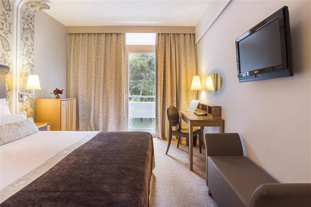 Hotel CORAL Plava Laguna - dvoulůžkový pokoj s francouzským lůžkem - typ 2(+0) B-FB