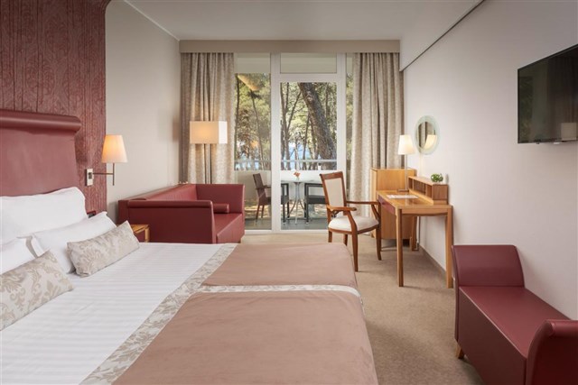 Hotel CORAL Plava Laguna - dvoulůžkový pokoj s možností přistýlky - typ 2(+1) BM Premium