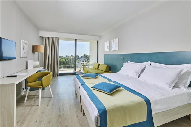 Hotel SIPAR Plava Laguna - dvoulůžkový pokoj s možností dvou přistýlek - typ 2(+2) B