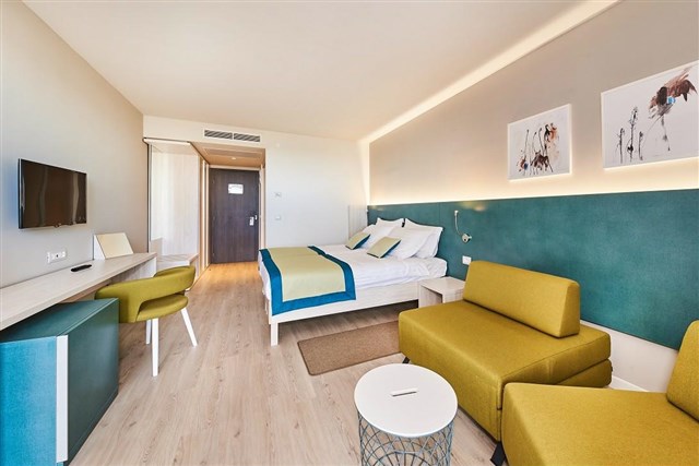 Hotel SIPAR Plava Laguna - dvoulůžkový pokoj s možností dvou přistýlek - typ 2(+2) B