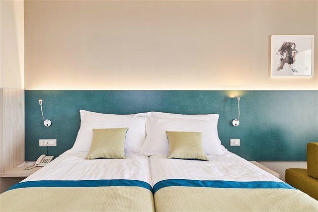 Hotel SIPAR Plava Laguna - dvoulůžkový pokoj s možností dvou přistýlek - typ 2(+2) BM