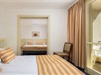 RIVIJERA Sunny Resort by Valamar - dva dvoulůžkové pokoje, které nejsou odděleny dveřmi - typ 2(+2) B