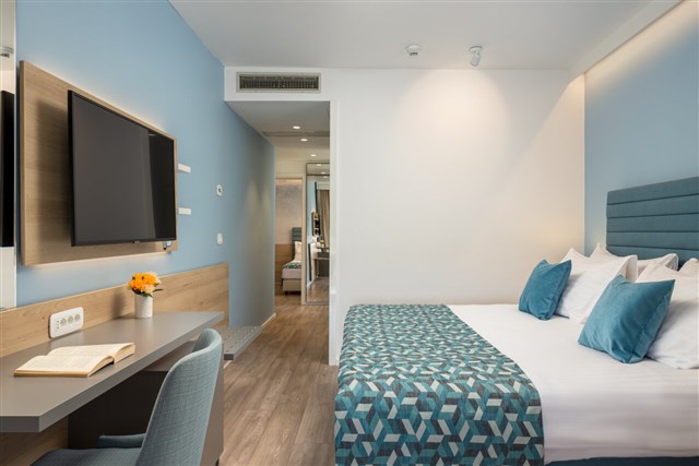 Hotel VALAMAR METEOR - dvoulůžková ložnice a denní místnost - typ 2(+2) BM JUNIOR SUITE