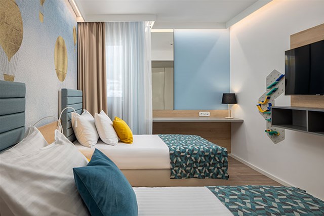 Hotel VALAMAR METEOR - dvoulůžková ložnice a denní místnost - typ 2(+2) BM JUNIOR SUITE