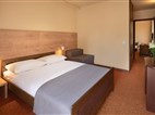 ARKADA SUNNY HOTEL BY VALAMAR - dvoulůžková ložnice a pokoj se 2 gauči - typ 2+2 B