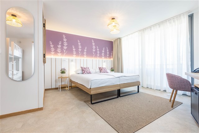 Hotel VILE PARK - dvoulůžková ložnice se dvěma přistýlkami - typ 2+2 Family Premium