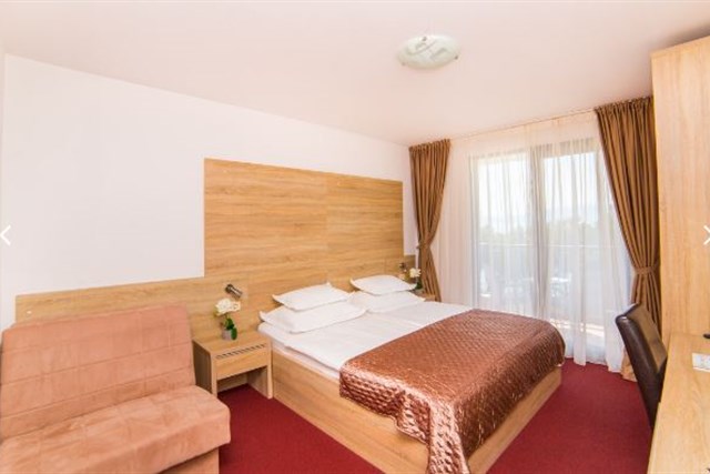 Hotel ANTONIJA - Dotované pobyty 50+ - dvoulůžkový pokoj s možností přistýlky - typ 2(+1) BM v budově ANTONIJA