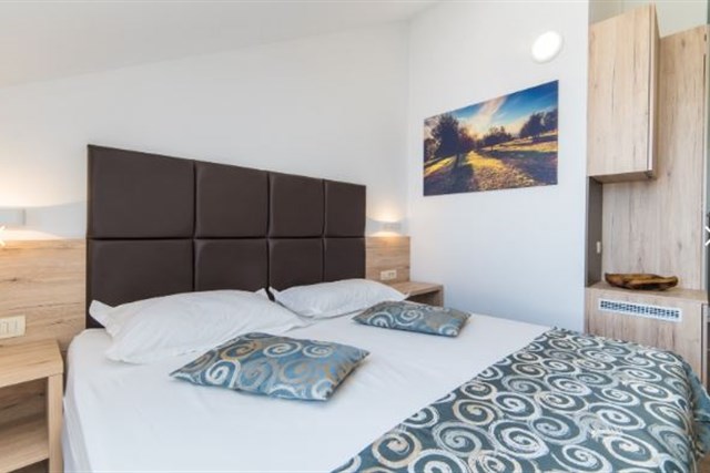 Hotel ANTONIJA - Dotované pobyty 50+ - dvoulůžkový pokoj - typ 2(+0) M-SW v budově OLIVA