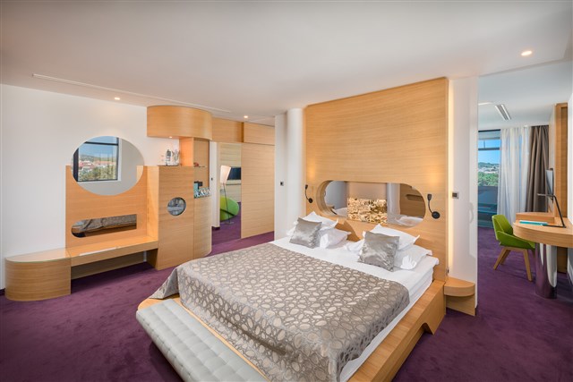Hotel OLYMPIA SKY - dvoulůžková ložnice a denní místnost - typ SUITE 2(+2) DELUXE