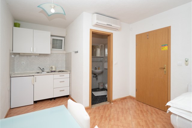 Apartmány URLIĆ - dvoulůžkový apartmán se 2 přistýlkami - APT. 2+2 MASLINA