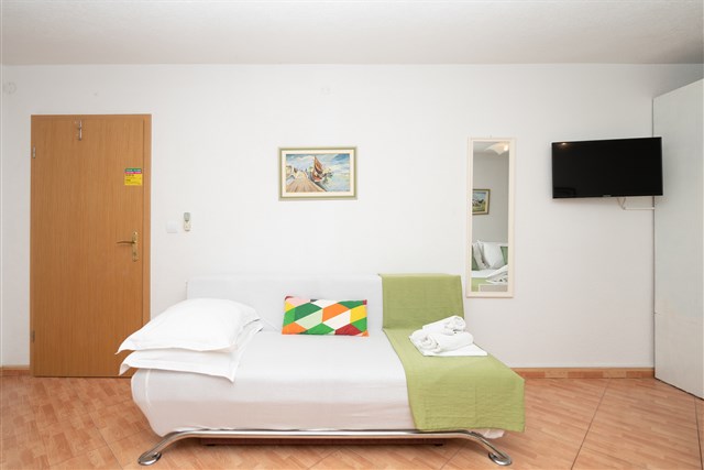 Apartmány URLIĆ - dvoulůžkový apartmán se 2 přistýlkami - APT. 2+2 MASLINA