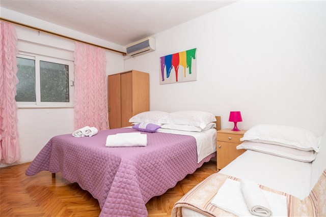 Apartmány URLIĆ - dvě dvoulůžkové ložnice a denní místnost - typ APT. 4(+2)